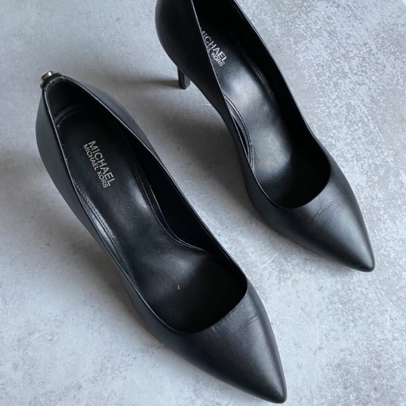 Black Michael Kors Pointed Leather Heels “Dorothy Flex Pumps” - Picture 4 of 5